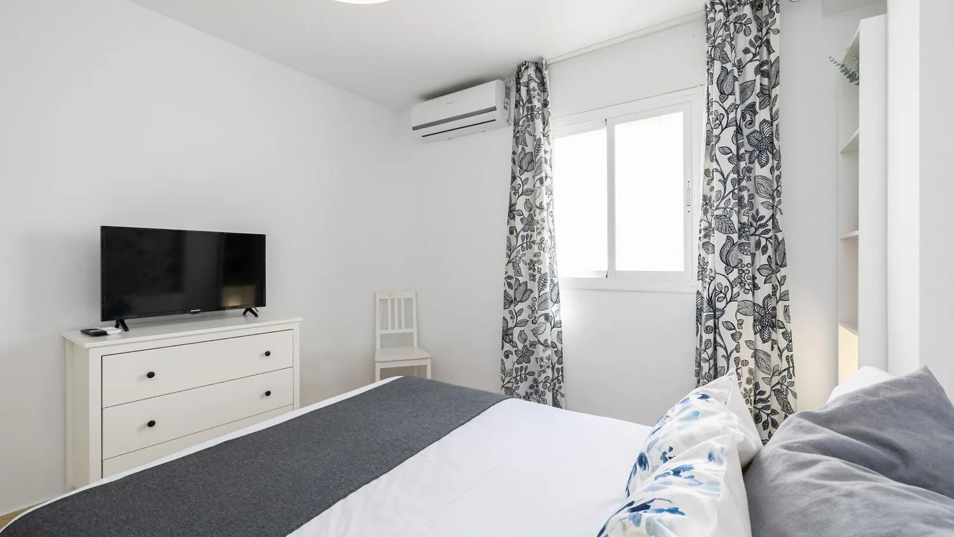 Holidays2Malaga Ancha Del Carmen Aacc, Lift, Wifi